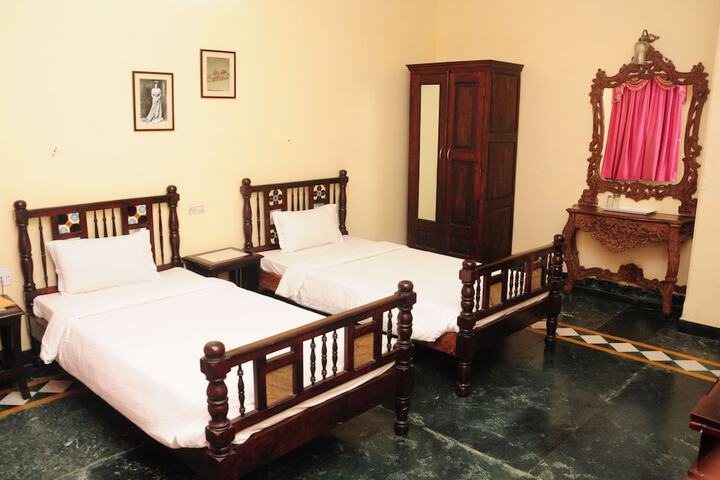 Room 6 of 34