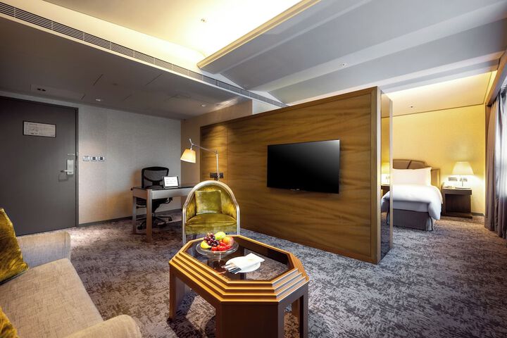 Room 7 of 98