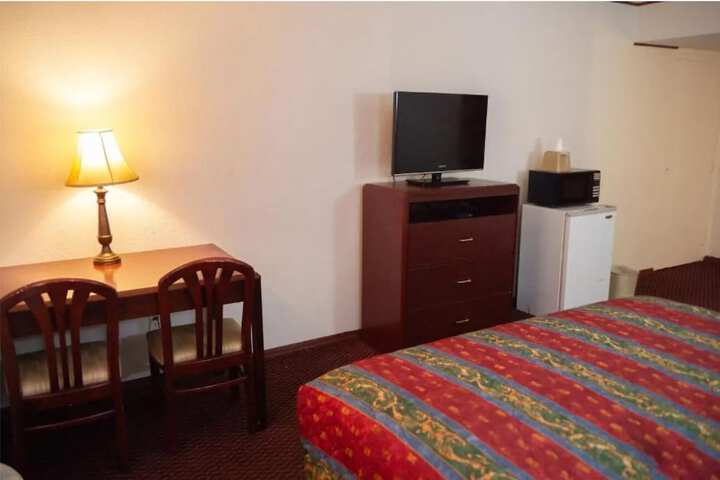 1 King Bed with Kitchenette (4 of 4)