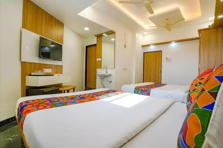 Room 8 of 28