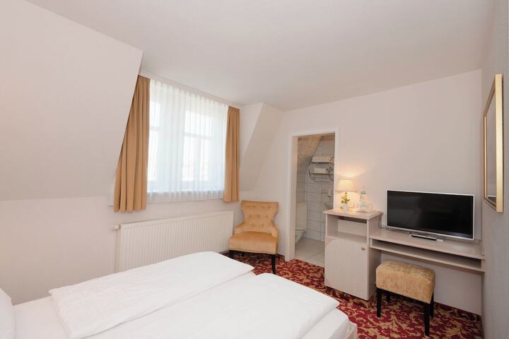 Room 14 of 36