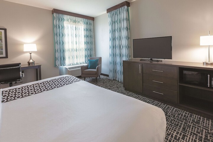 1 King Bed (21 of 22)