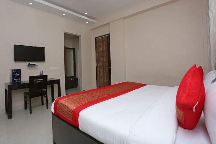 Room 6 of 16