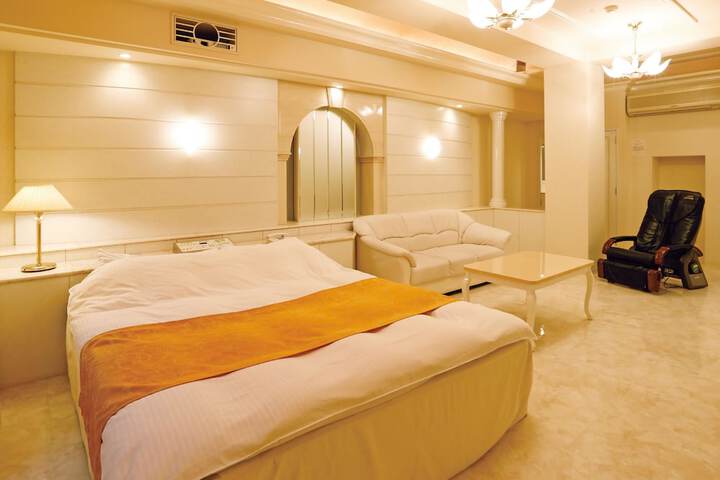 Room 3 of 27