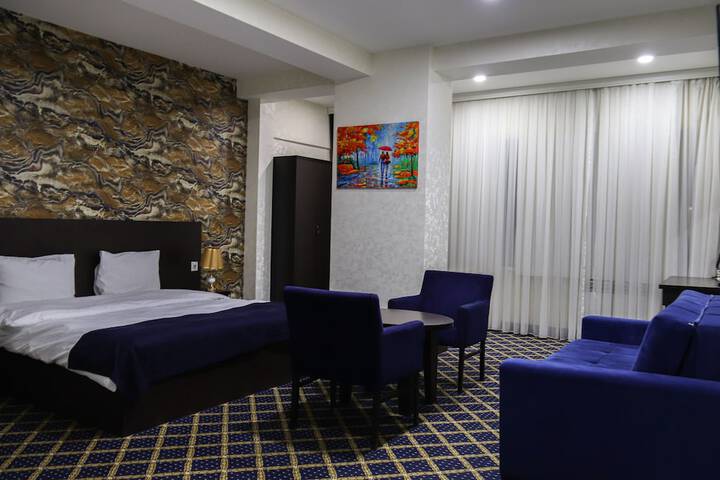 Room 13 of 38