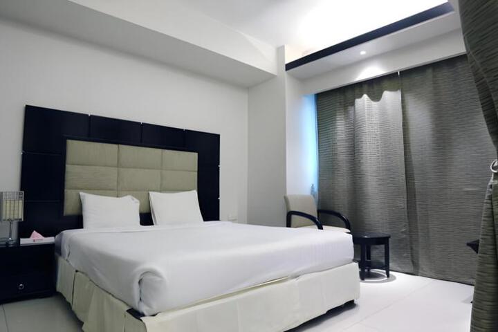 Orchid Business Hotel