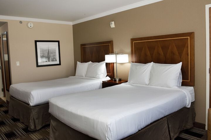 2 Double Beds (4 of 5)