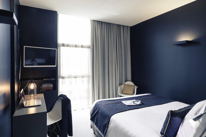 Room 9 of 38