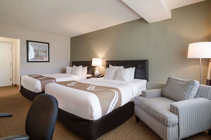 2 Queen Beds (2 of 19)