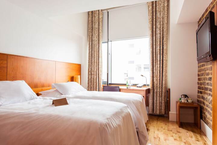 Room 9 of 121