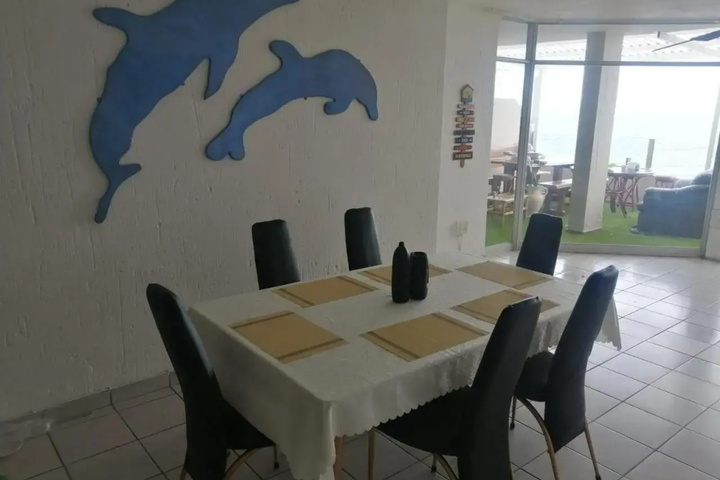 Dining 15 of 17