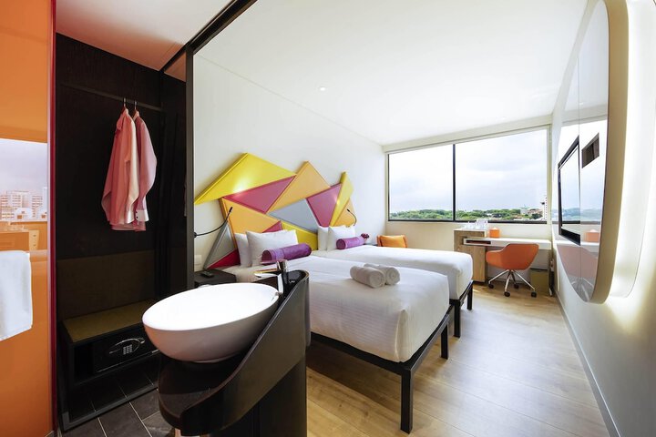 Room 33 of 85