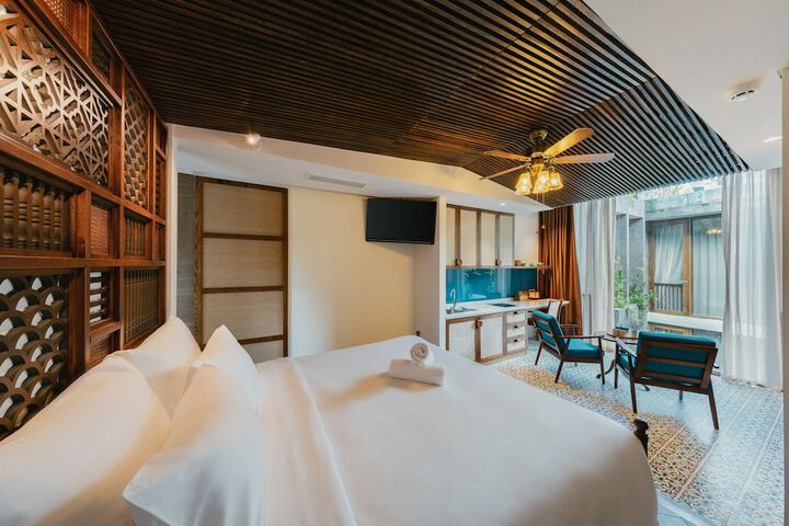 Room 8 of 49