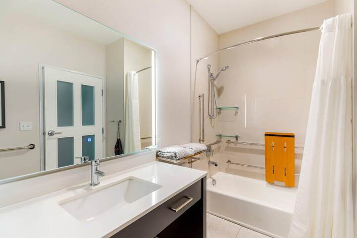 Room 43 of 82
