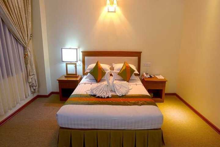 Room 5 of 28