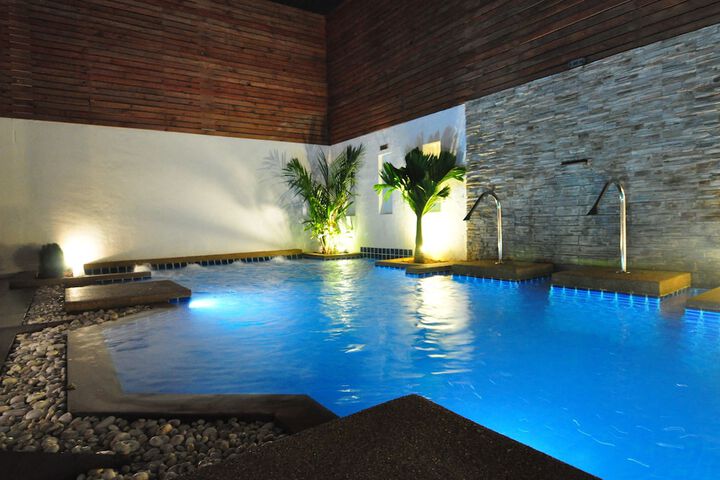 Hotel with Pool