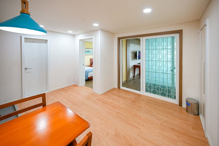 Room 11 of 73