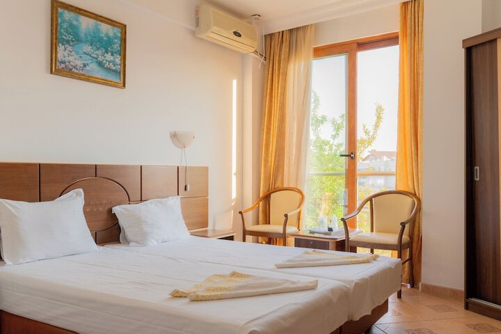 Room 16 of 25