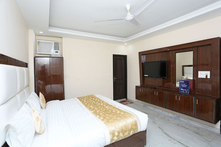 Room 9 of 31