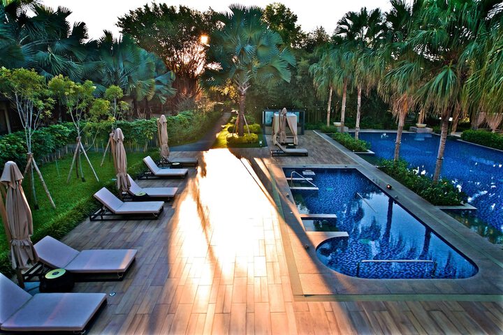 Pool 44 of 106