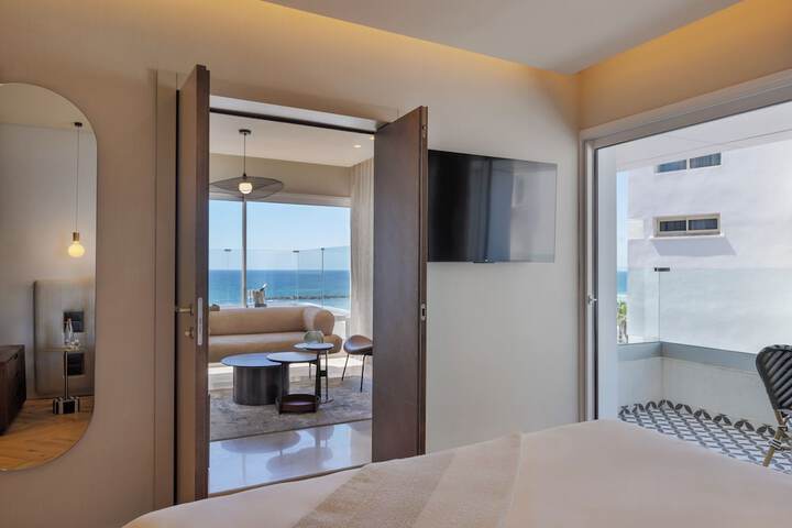 Room 28 of 75