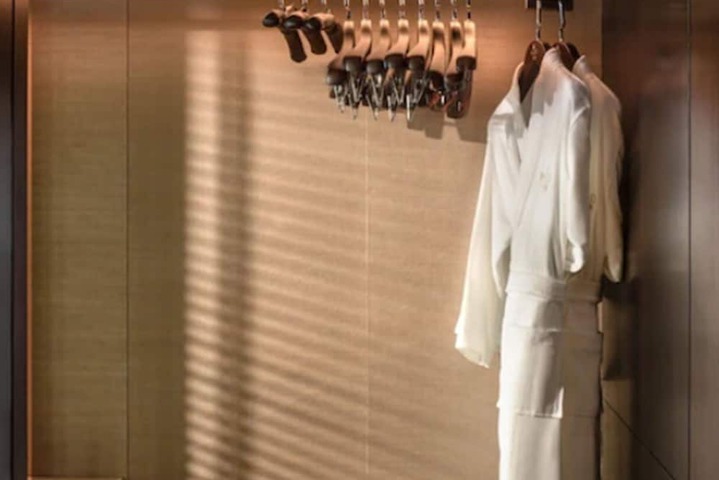 Room 22 of 83