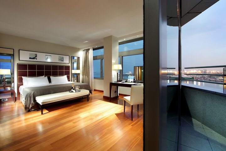 Room 15 of 156