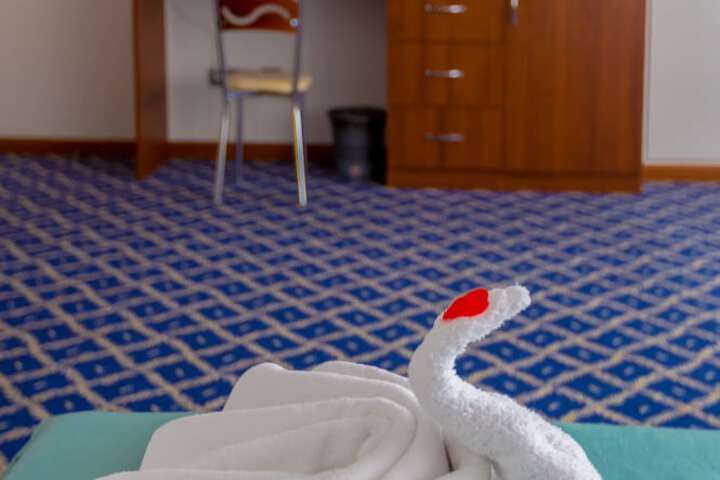 Room 10 of 32