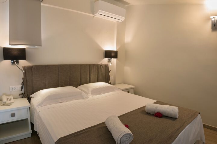 Room 7 of 77