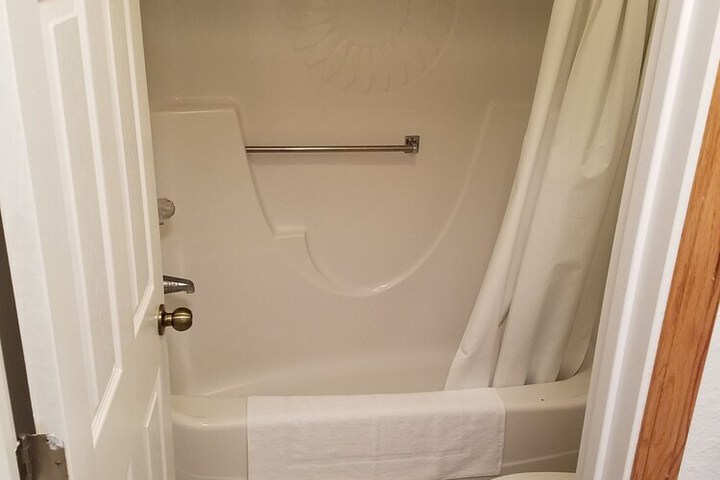 Room 12 of 33