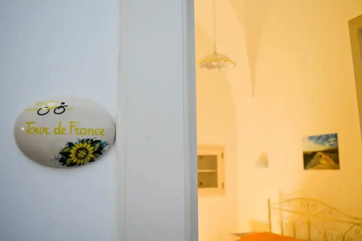 Room 9 of 12