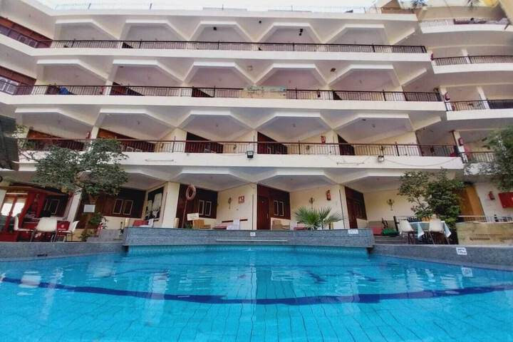 Rezeiky Hotel & Camp Luxor