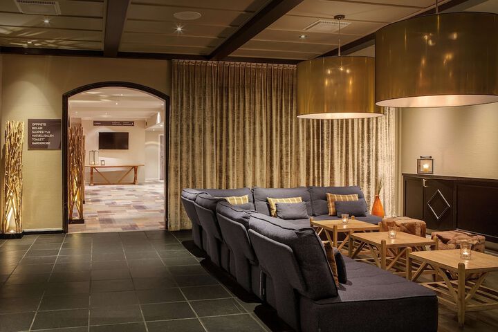 Entrance & Lobby
