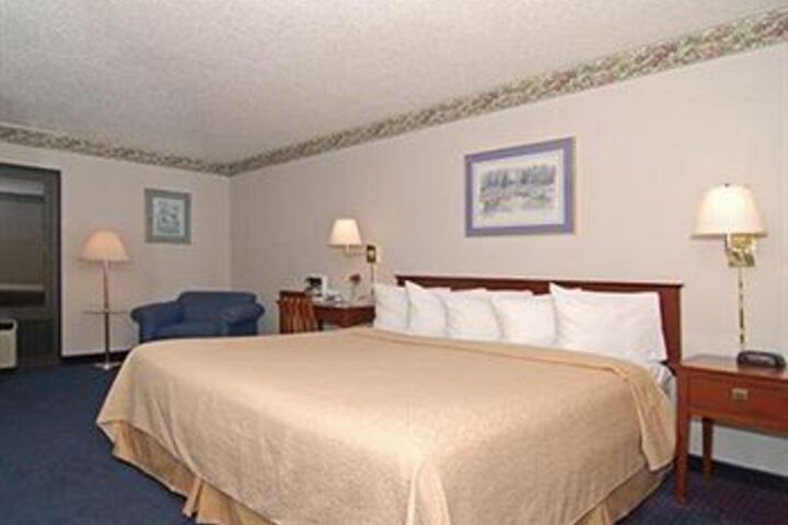 Room 7 of 18