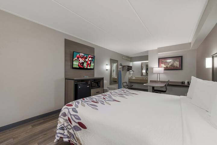 Standard | King Bed (12 of 18)
