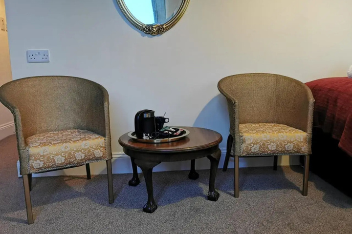 Room 4 of 11