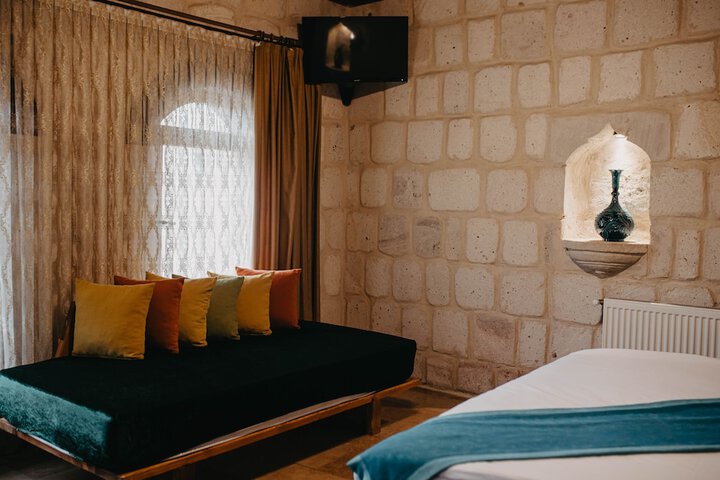 Room 32 of 61