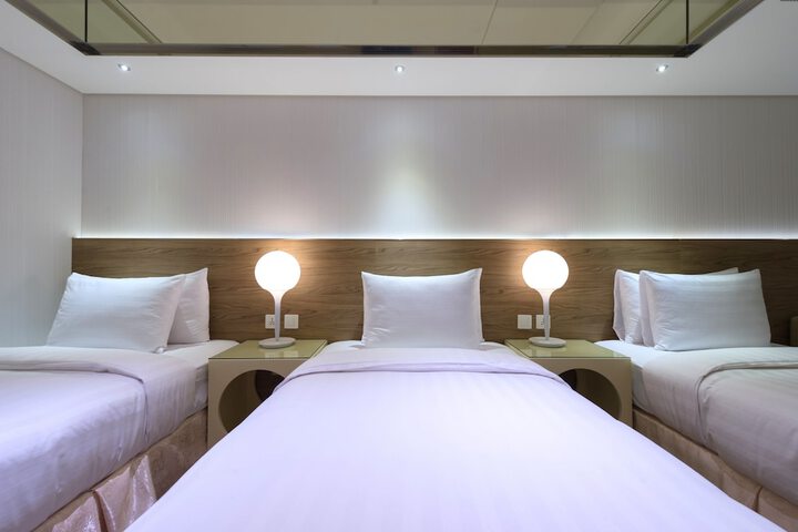 Room 82 of 171