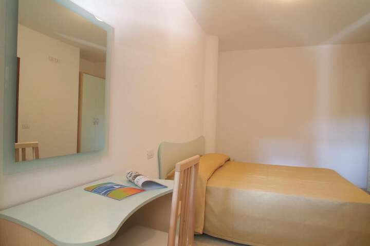 Room 4 of 52