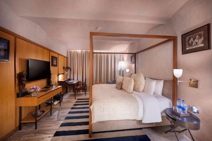 Room 28 of 84