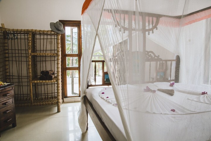 Room 25 of 156