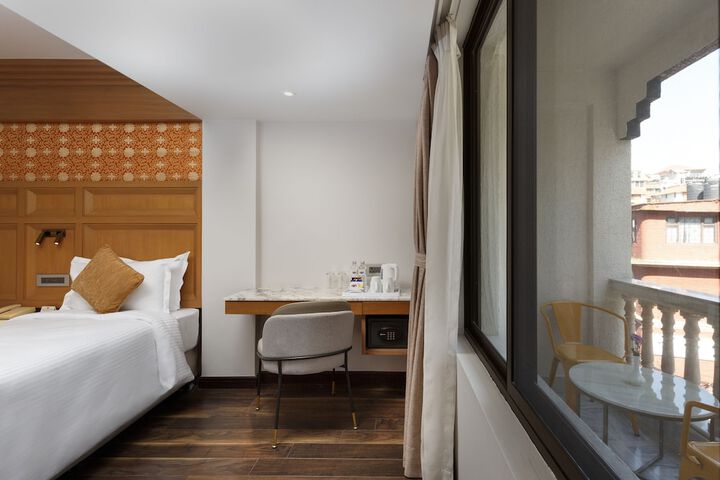 Room 8 of 32