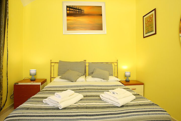 Room 7 of 27
