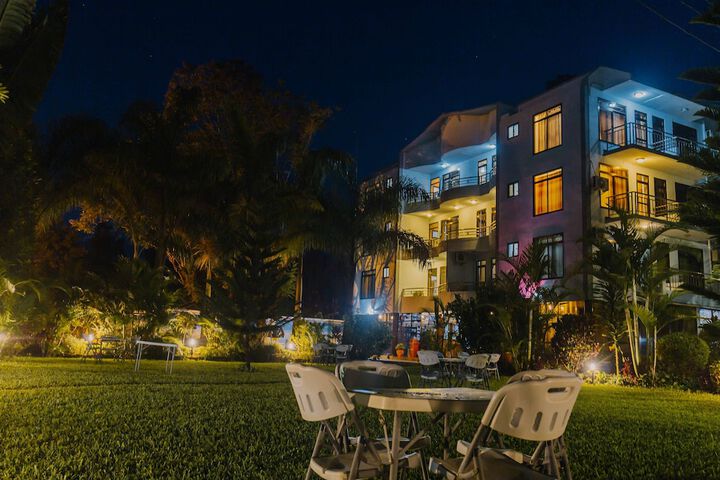 Hotel Exterior 125 of 126