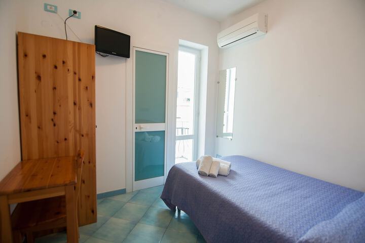 Room 12 of 19