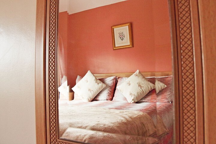 Room 3 of 44