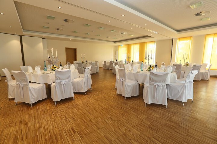 Ballroom/Hall 37 of 43