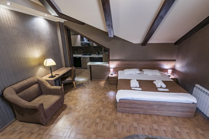 Room 12 of 22