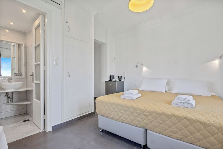 Room 26 of 122