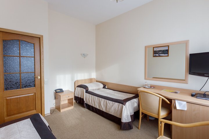 Room 12 of 82